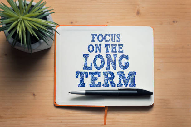 P/E Ratios and Long-Term Investment Strategies for Tech Stocks